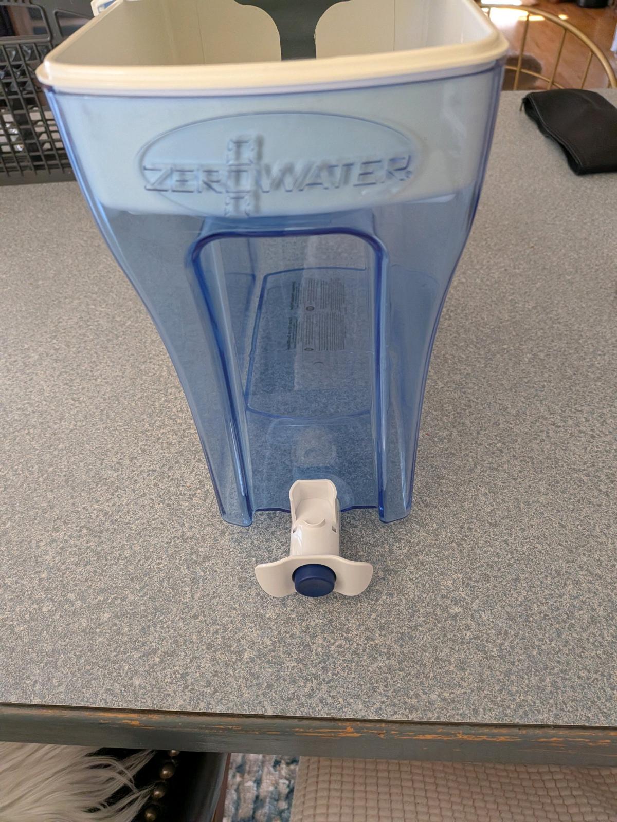zero water plastic acrylic filter container no filter clean