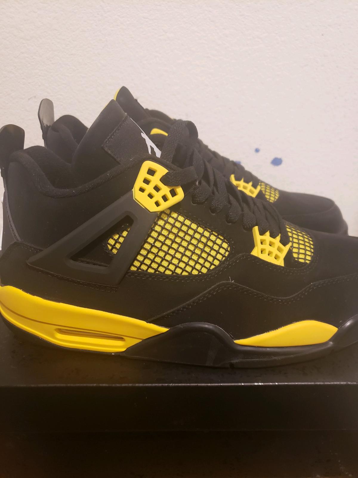 Jordan 4 Retro  Thunder men size 10