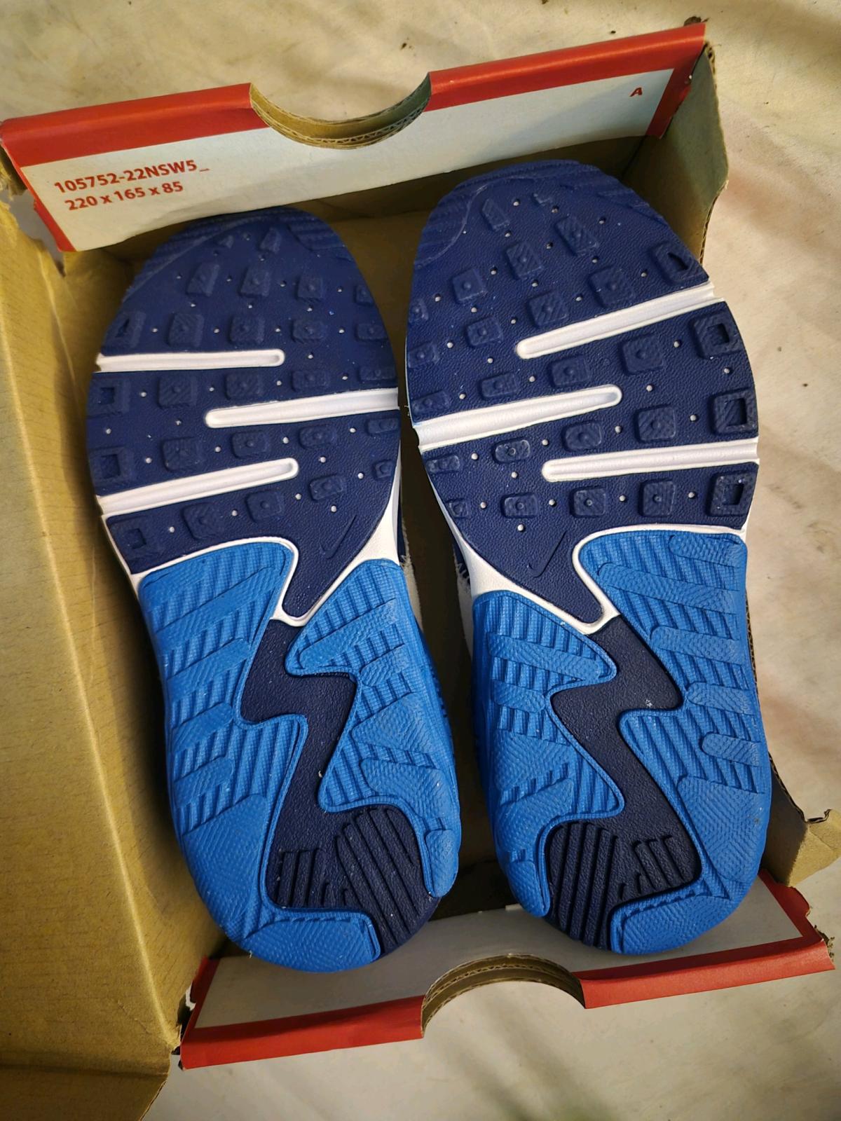 Nike Air Max Boys sz 11c brand new never worn