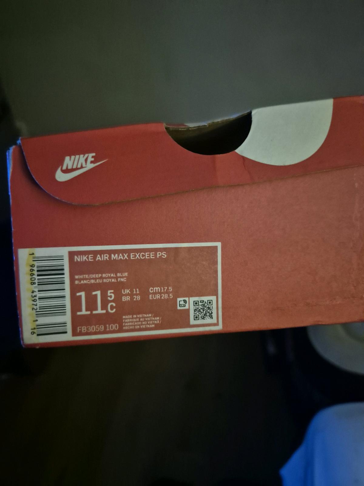 Nike Air Max Boys sz 11c brand new never worn