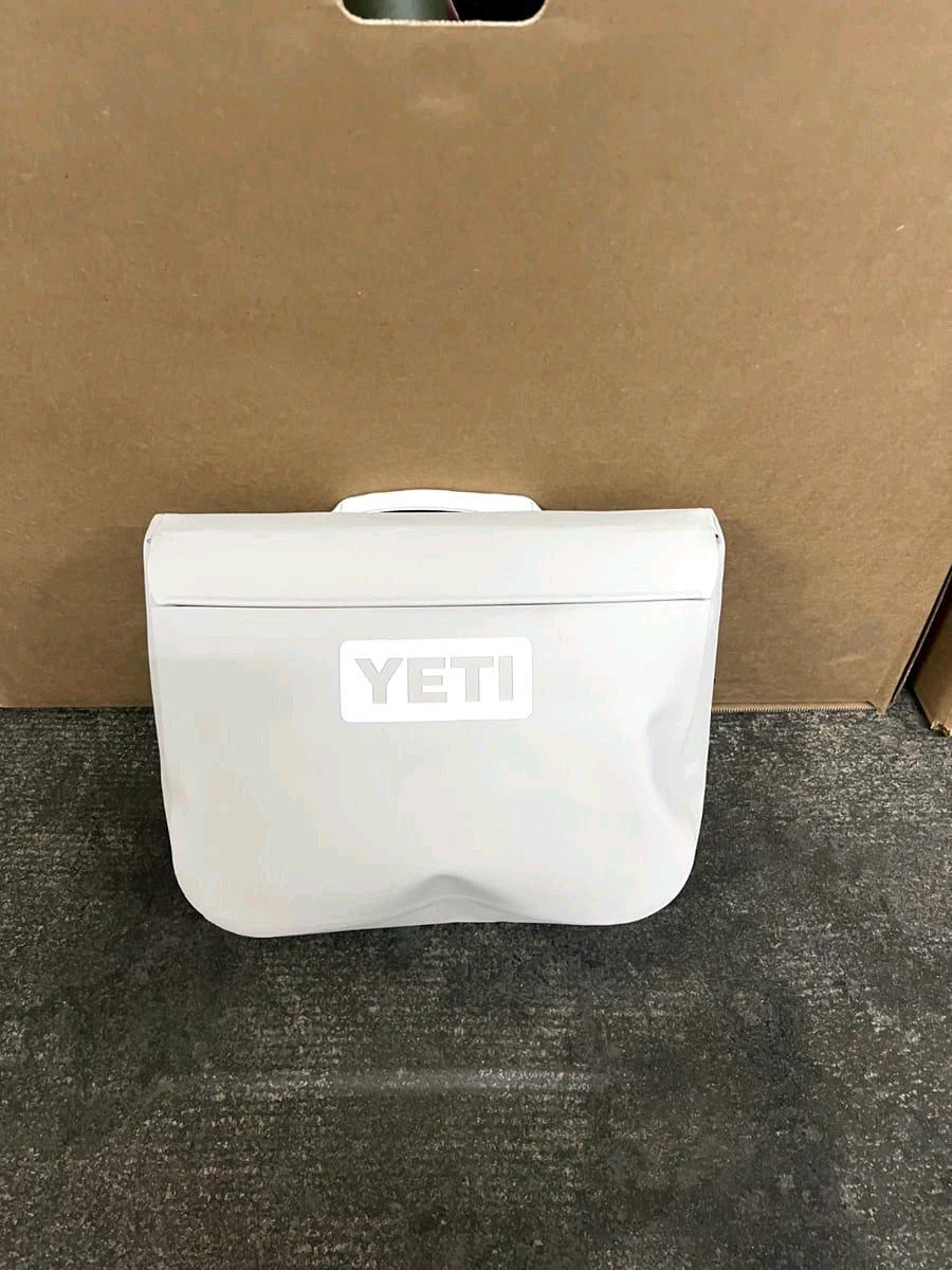 YETI Sidekick Dry 6L Gear Case