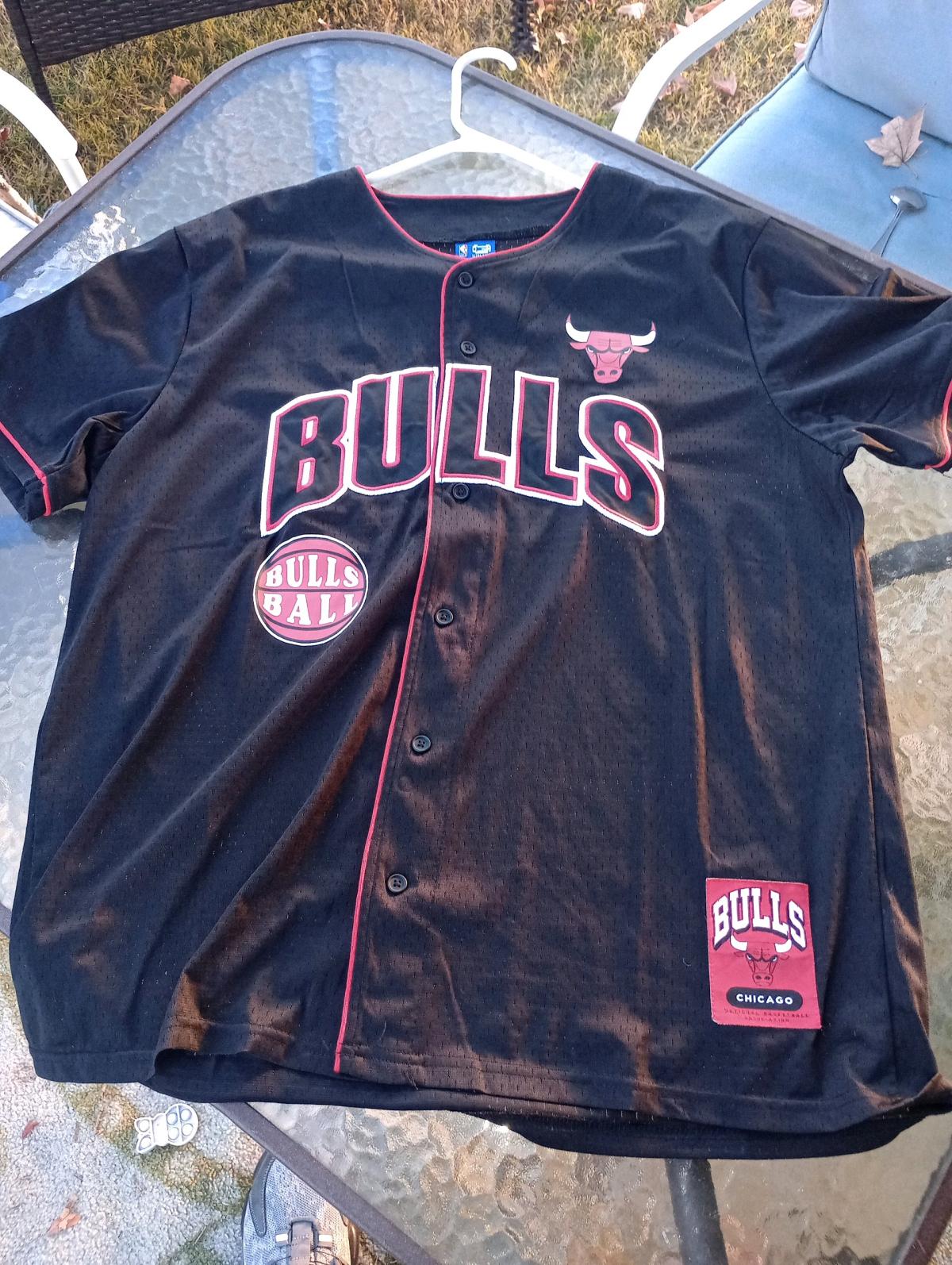 Bulls NBA Jersey shirt barley worn great shape