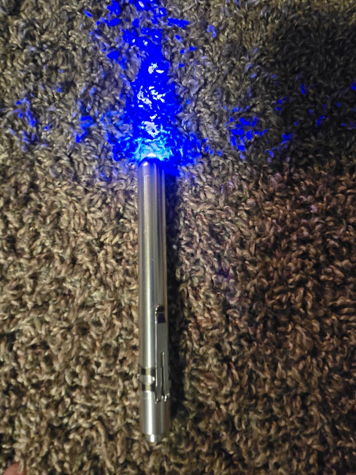 Bundle of 5 Flashlights  UV Blacklights  Working Condition