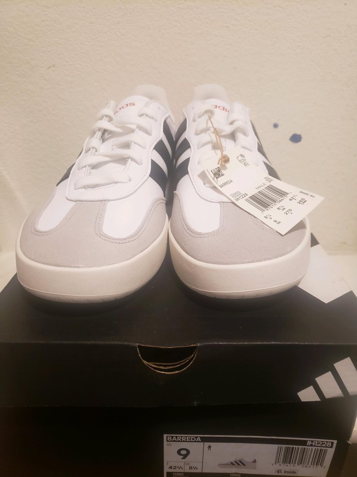 Adidas Barreda Size 9