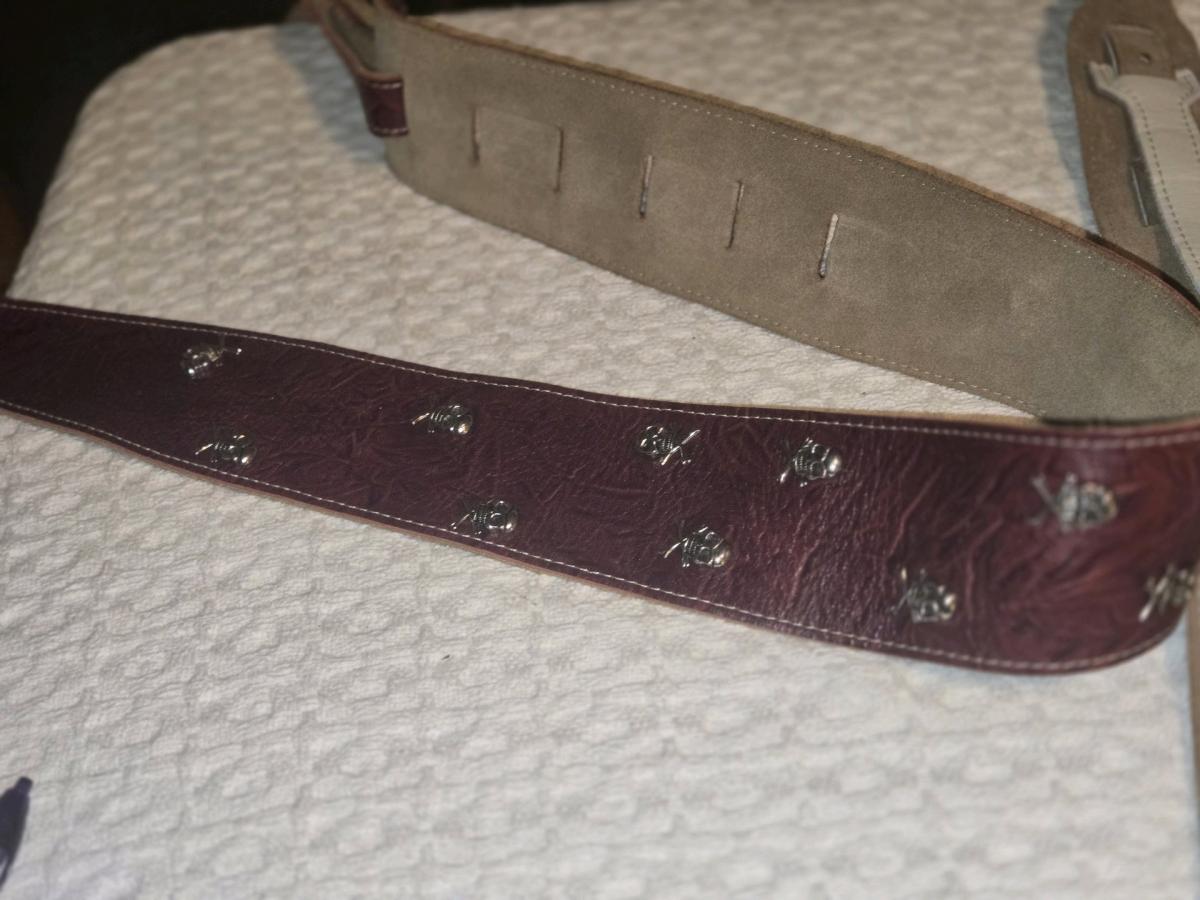 2 leather guitar straps