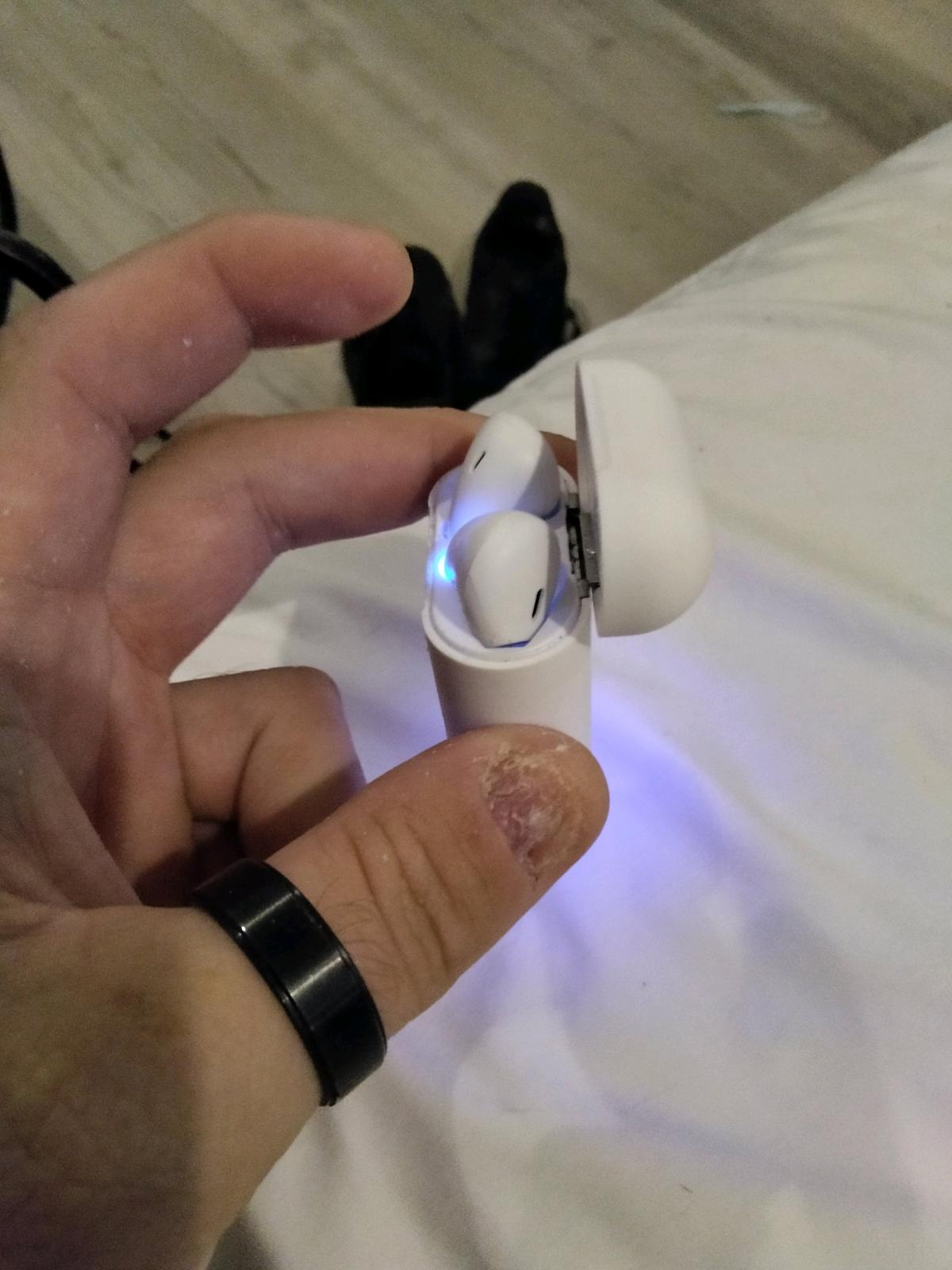 APPLE EARBUDS WIRELESS 2ND GERNATION