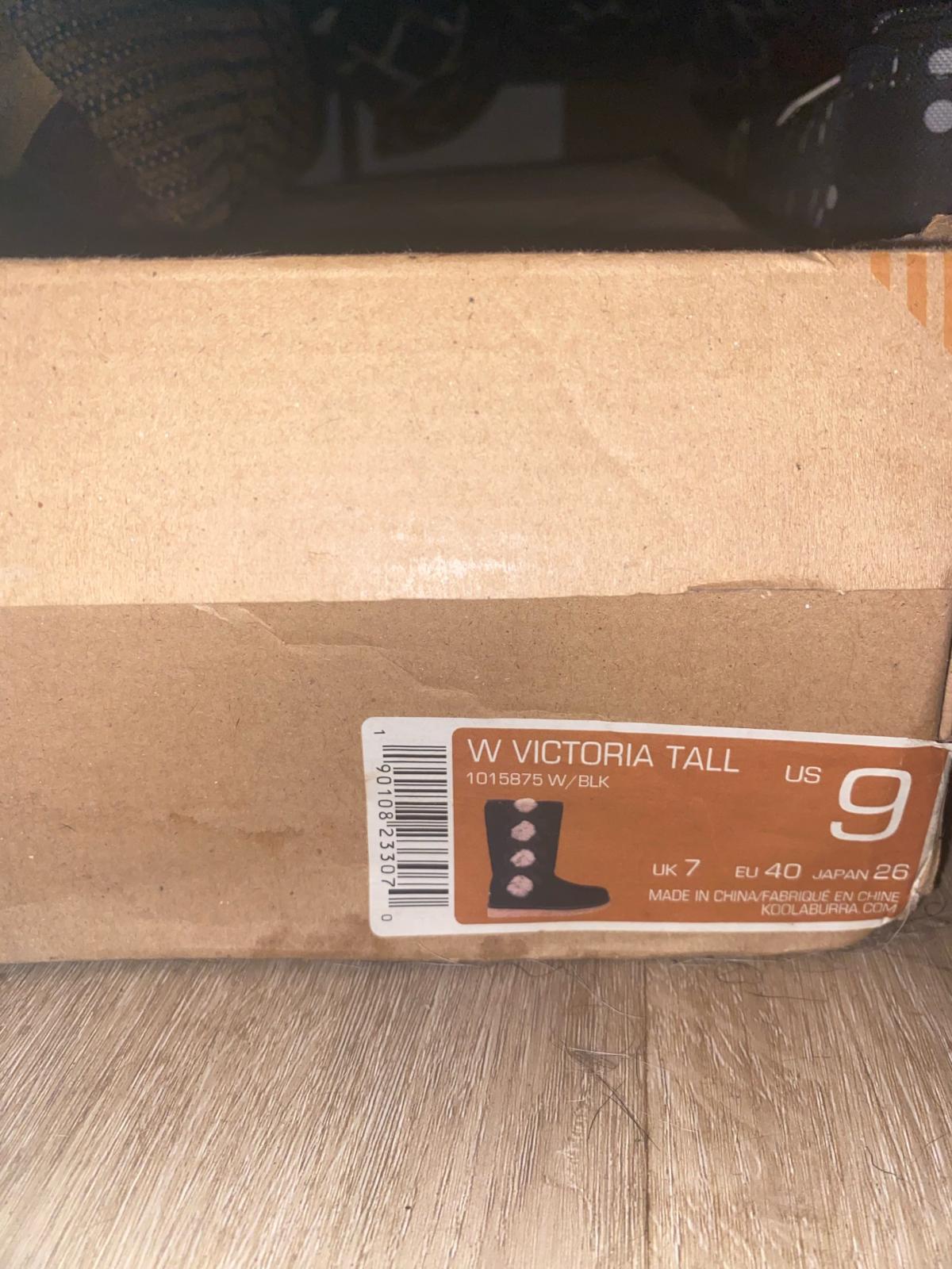 women black furry uggs