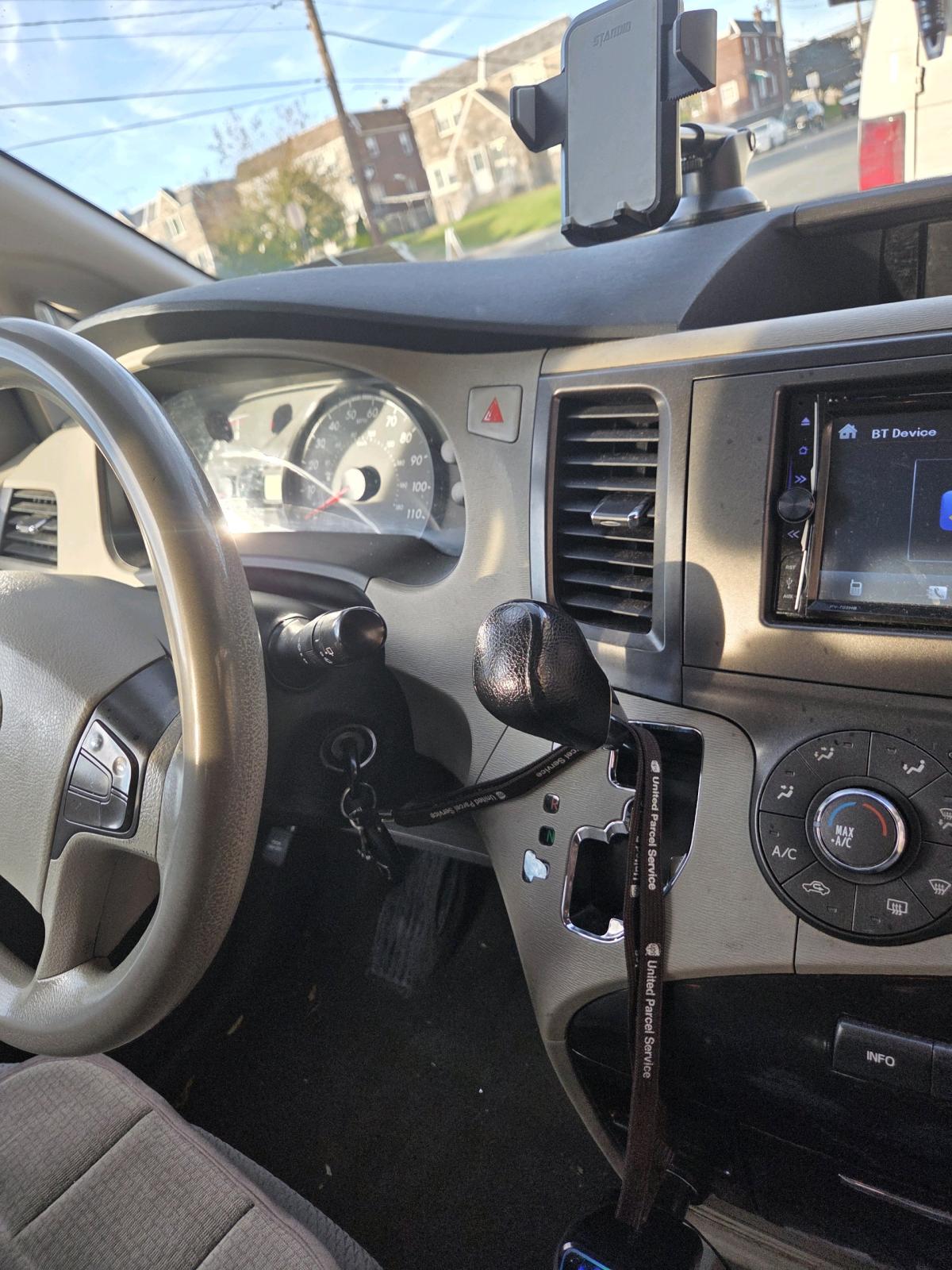 2011 Toyota Sienna LE in good condition