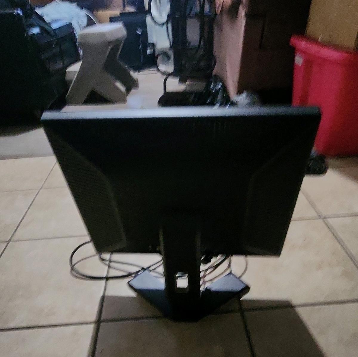 dell flat screen monitor with vegaport and plug