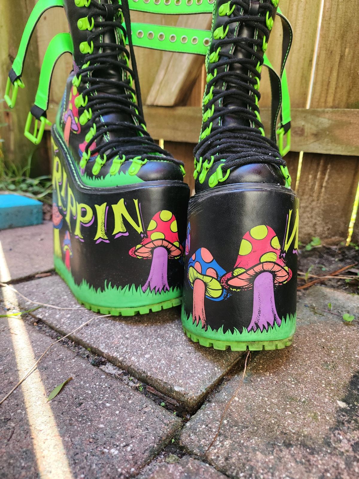 current mood womens boots size 7