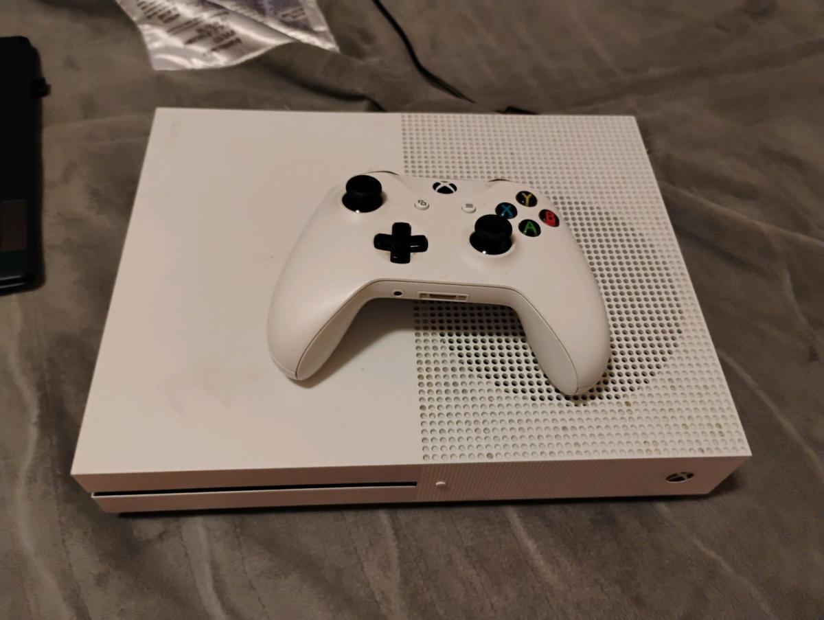 xbox one s with controller console