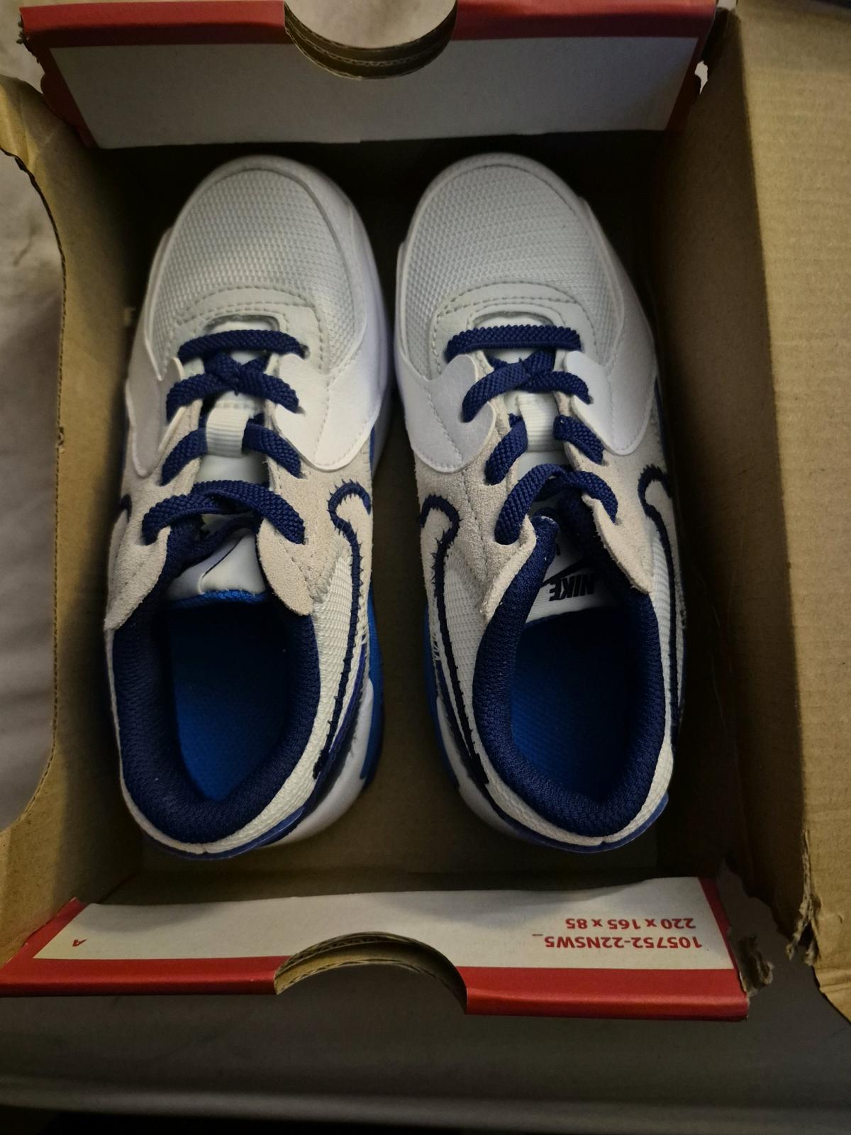Nike Air Max Boys sz 11c brand new never worn