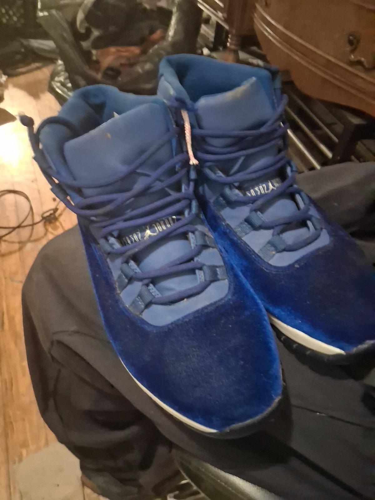 retro Jordans midnight blue swayed OBO