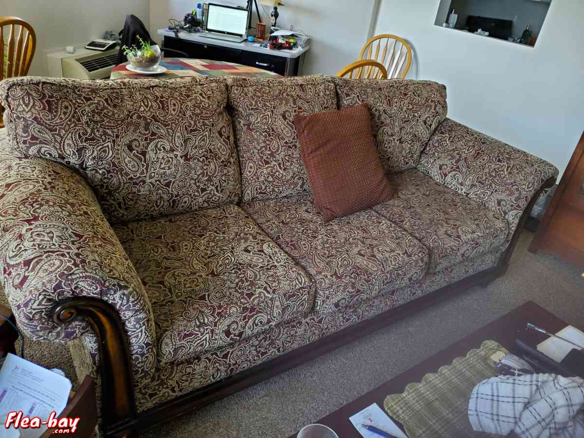 Sofa, 90 "good condition,  dark green, deep red fabric,