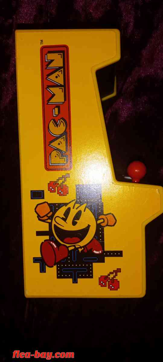 hand held Pac-Man arcade game works perfect