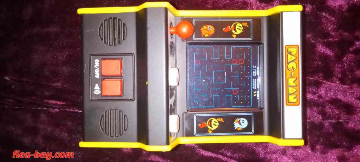 hand held Pac-Man arcade game works perfect
