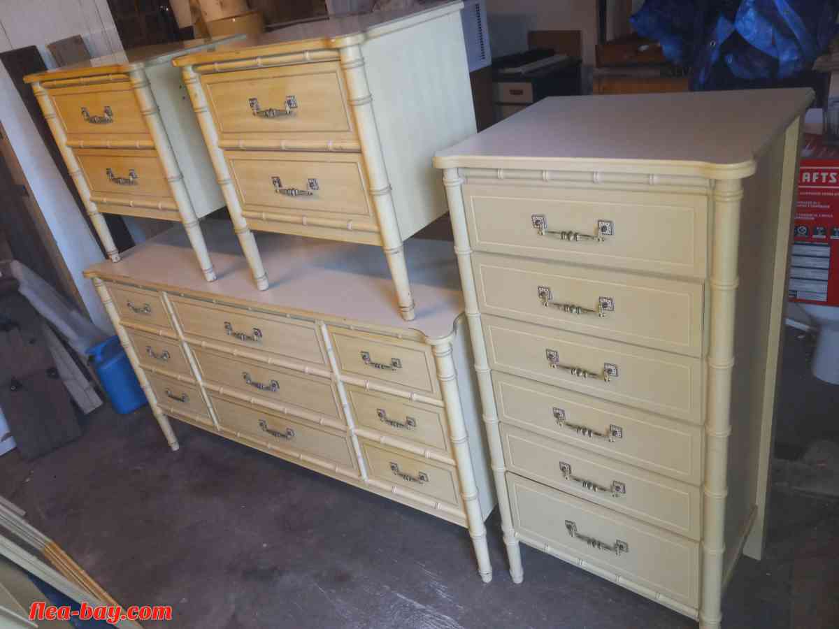 complete bedroom set like new condition