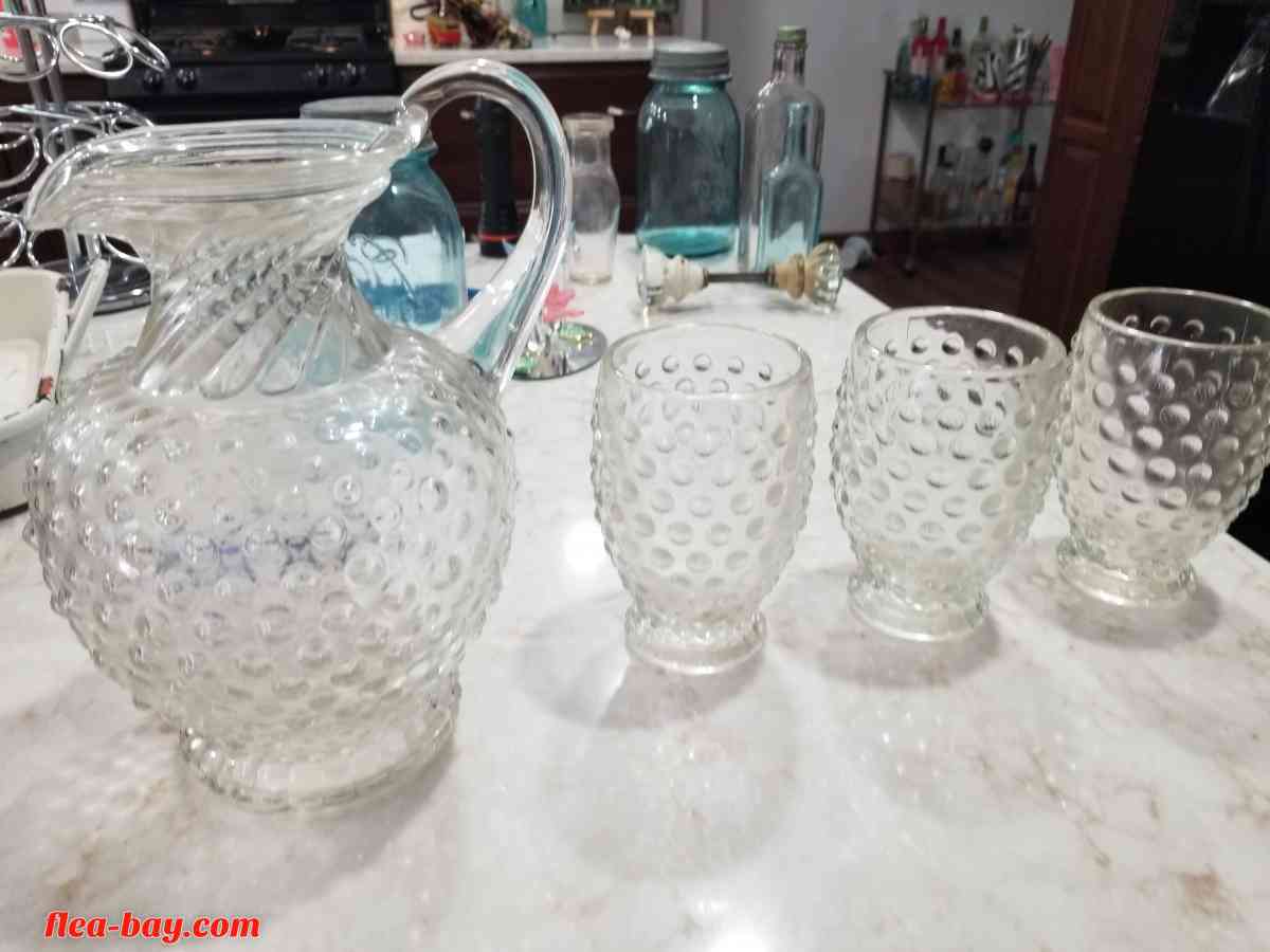 Vintage Tiara Indian Glass Pitcher and 3 Glasses Local Only