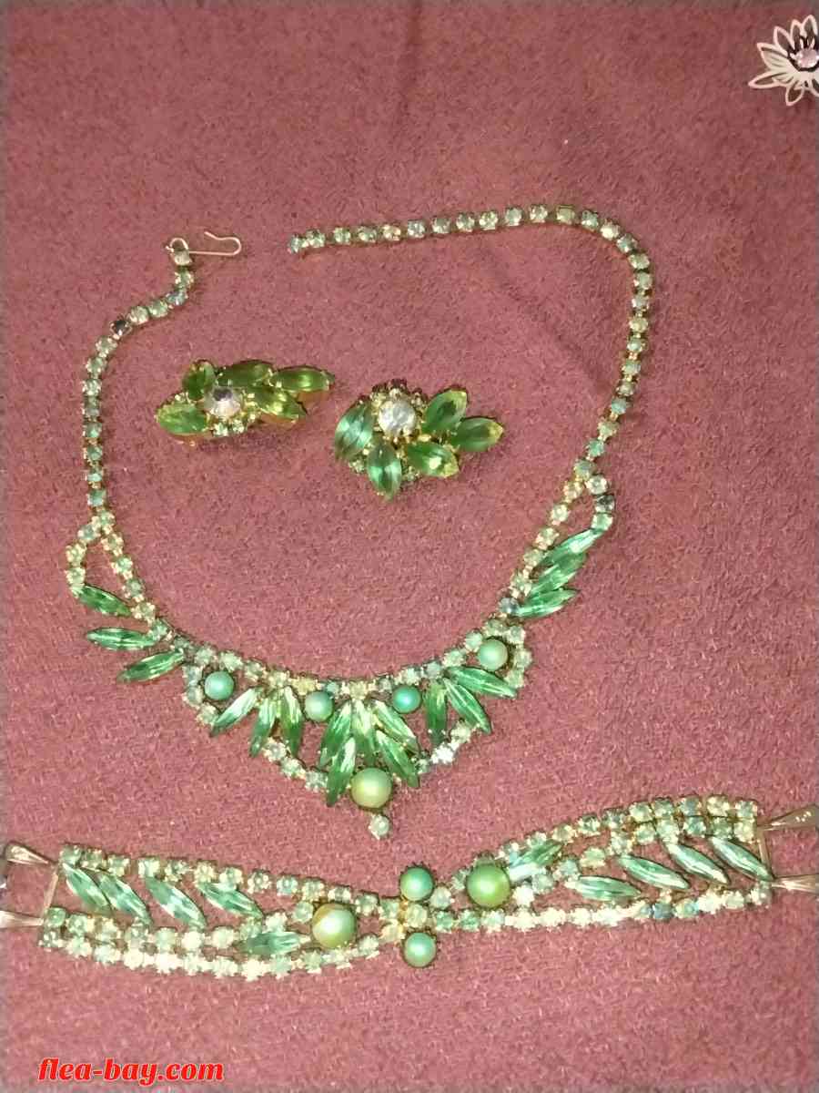 1950s necklace set mint condition