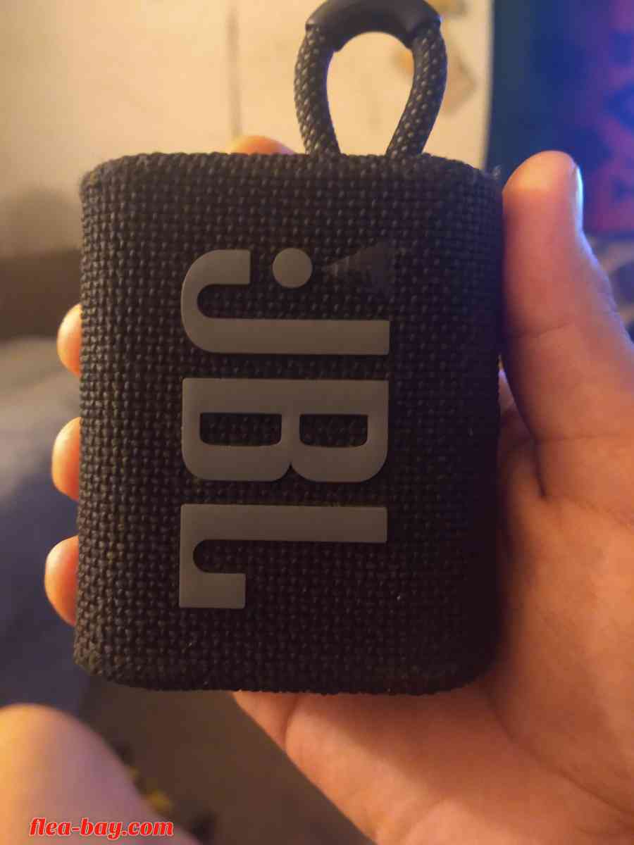 jbl go 3 Bluetooth speaker