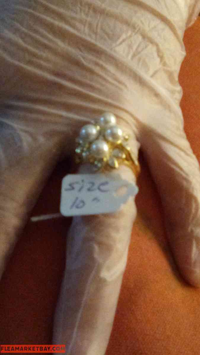 Ladies Pearl Ring. Size 10