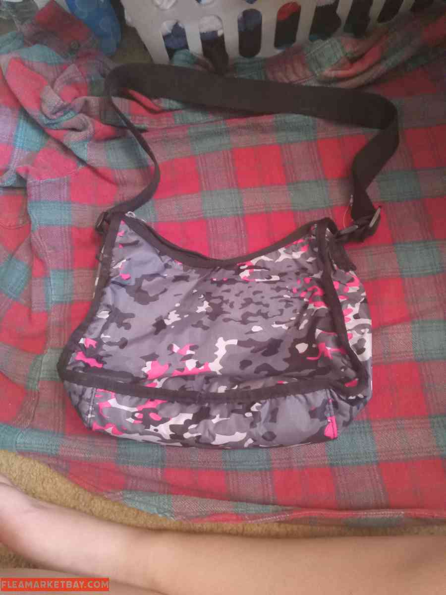 women's pink Camo pocketbook