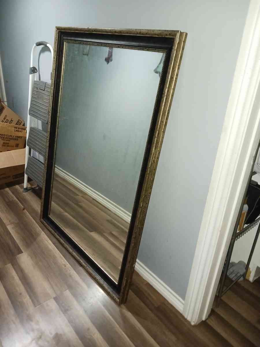 selling this mirror