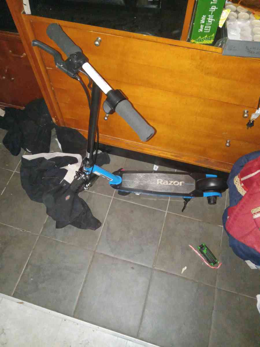 E100 razor electric scooter