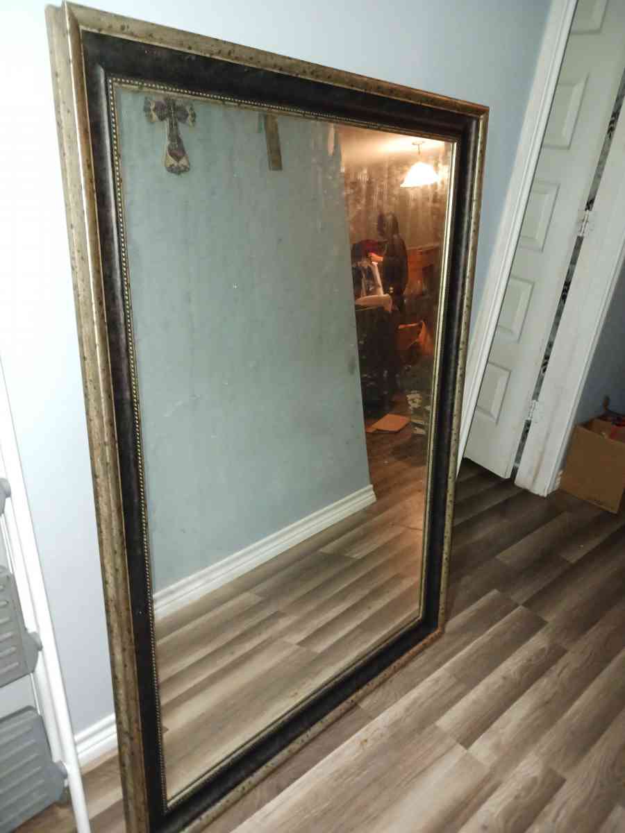 selling this mirror