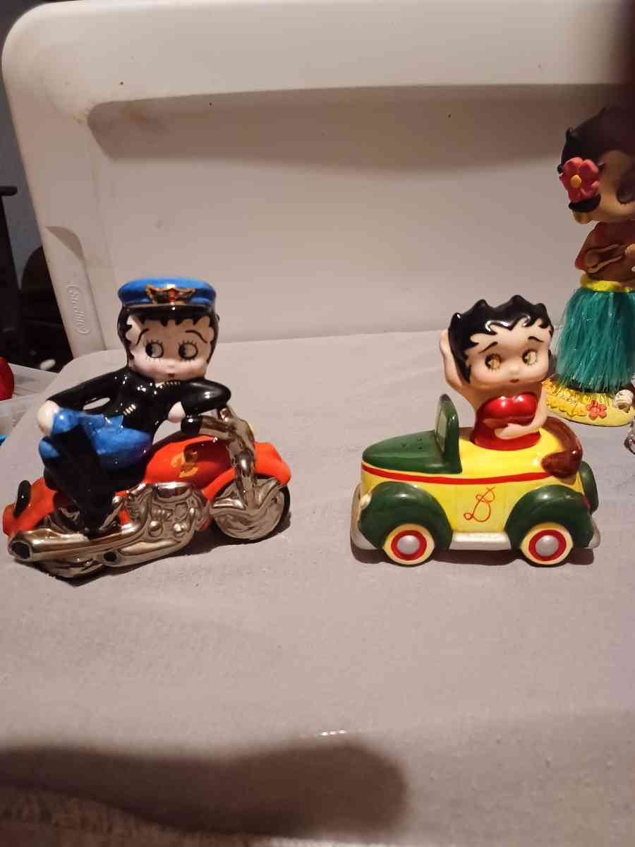 Betty boop salt and pepper shakers RARE