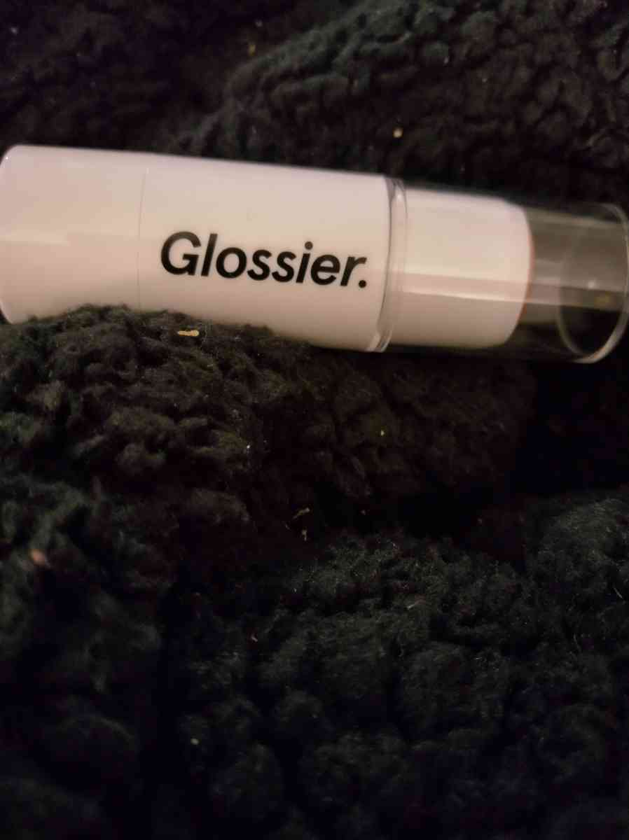 glossier brand shine with shimmer high lighter