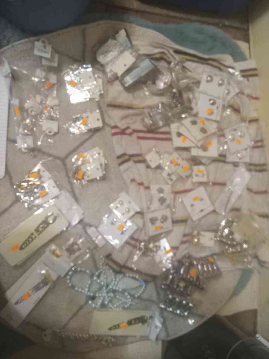 jewelry bracelets 2 different kinds everything is new