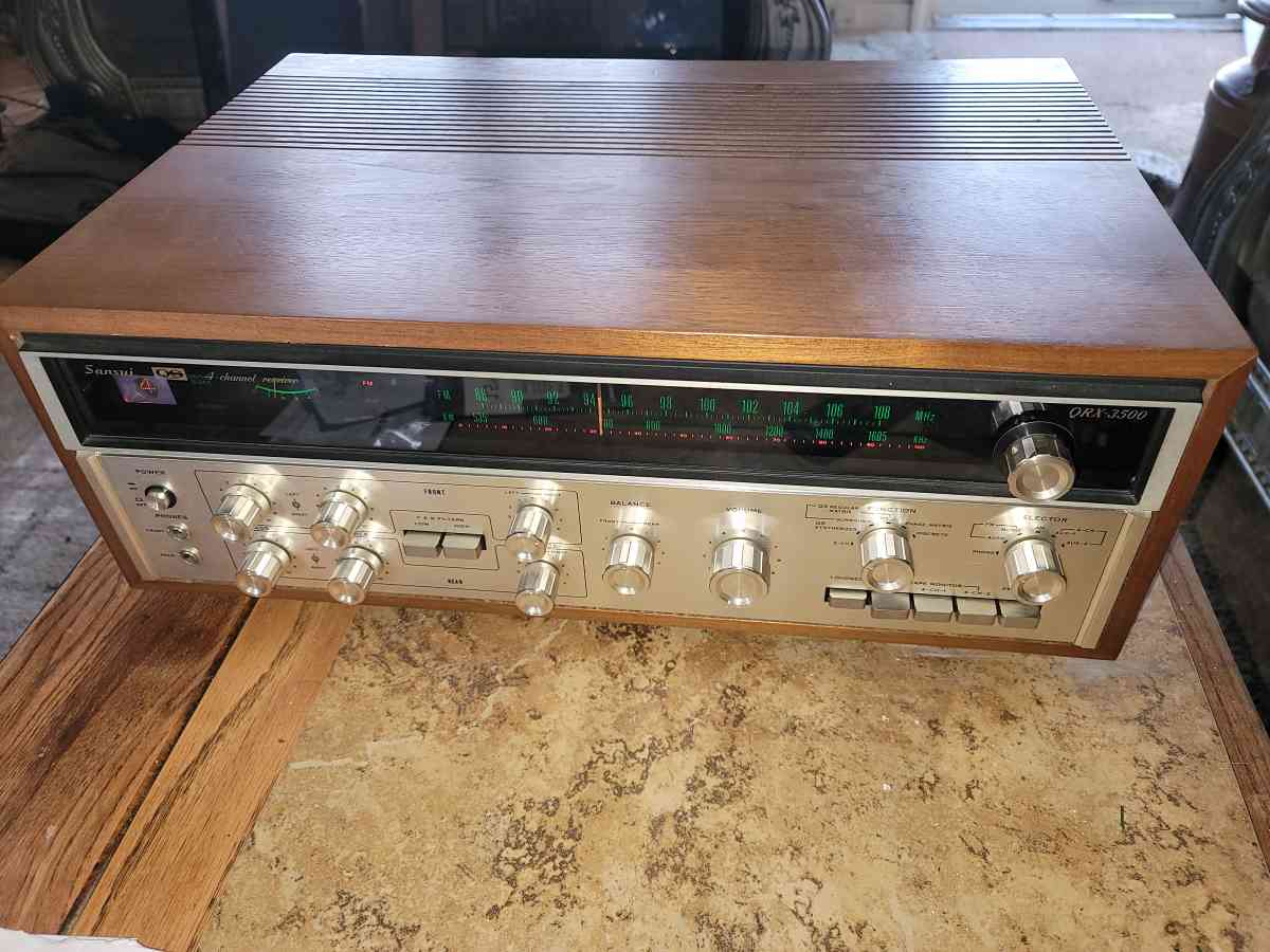 vintage Sansui Stereo Receiver and is in beautiful condition