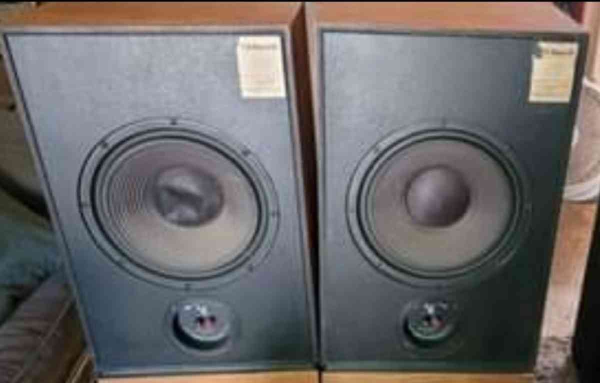 vintage Klipsch speakers are in excellent condition