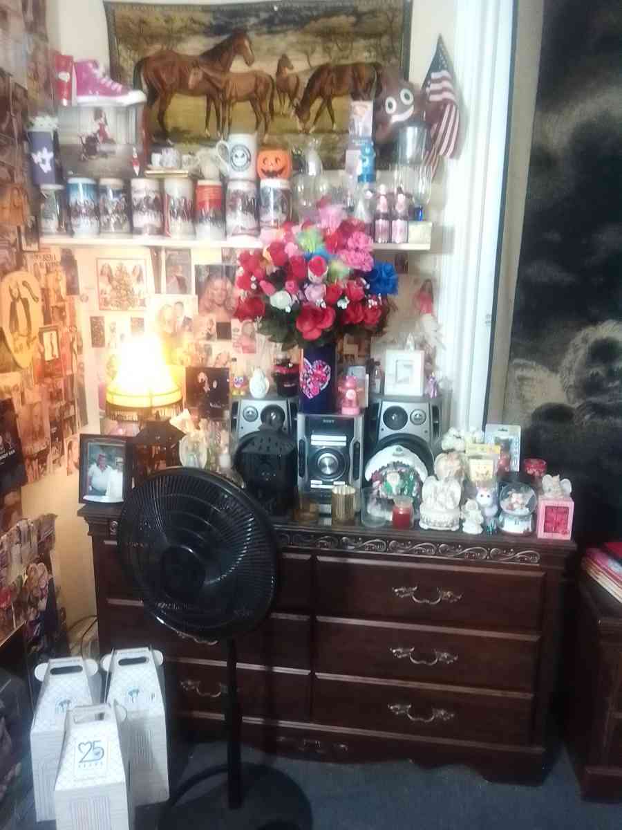 Knick knack assortment