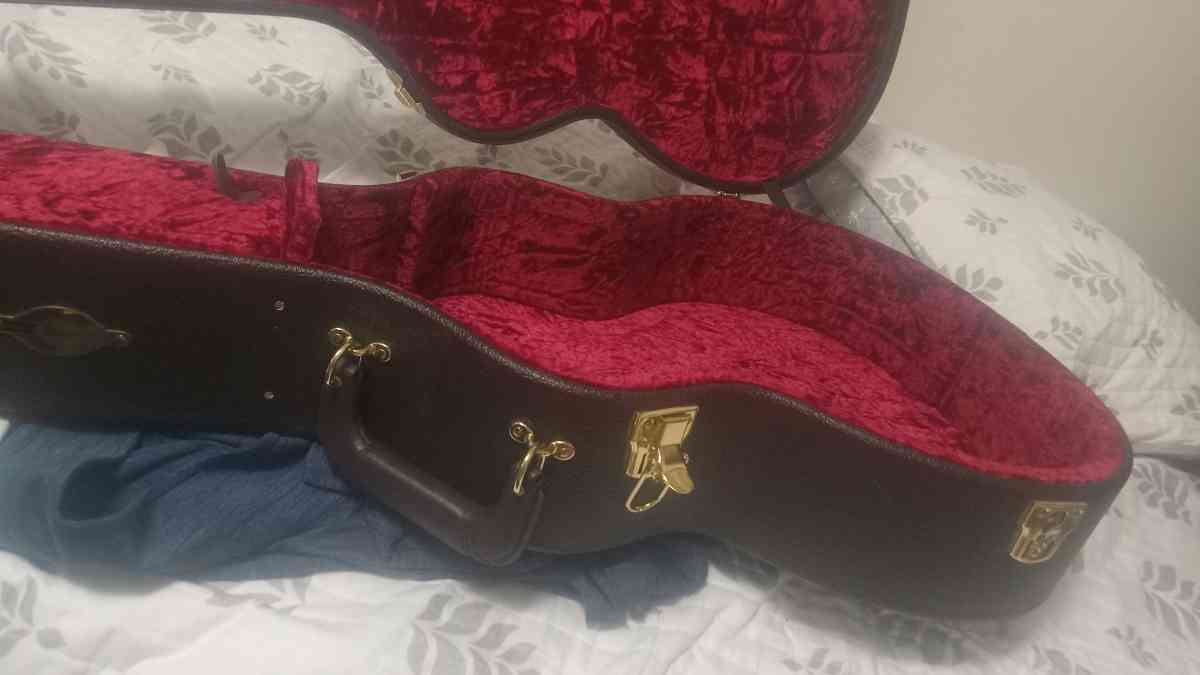 Hardcase for acoustic guitar