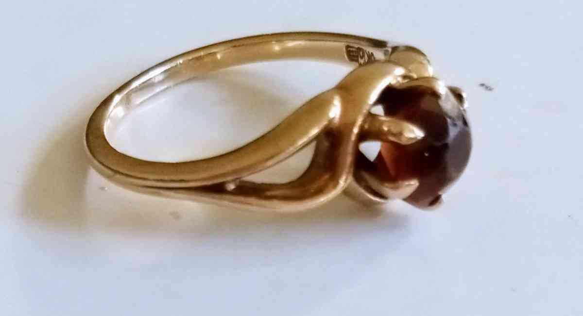 Rare 10K Yellow Gold Almandine Garnet Ring