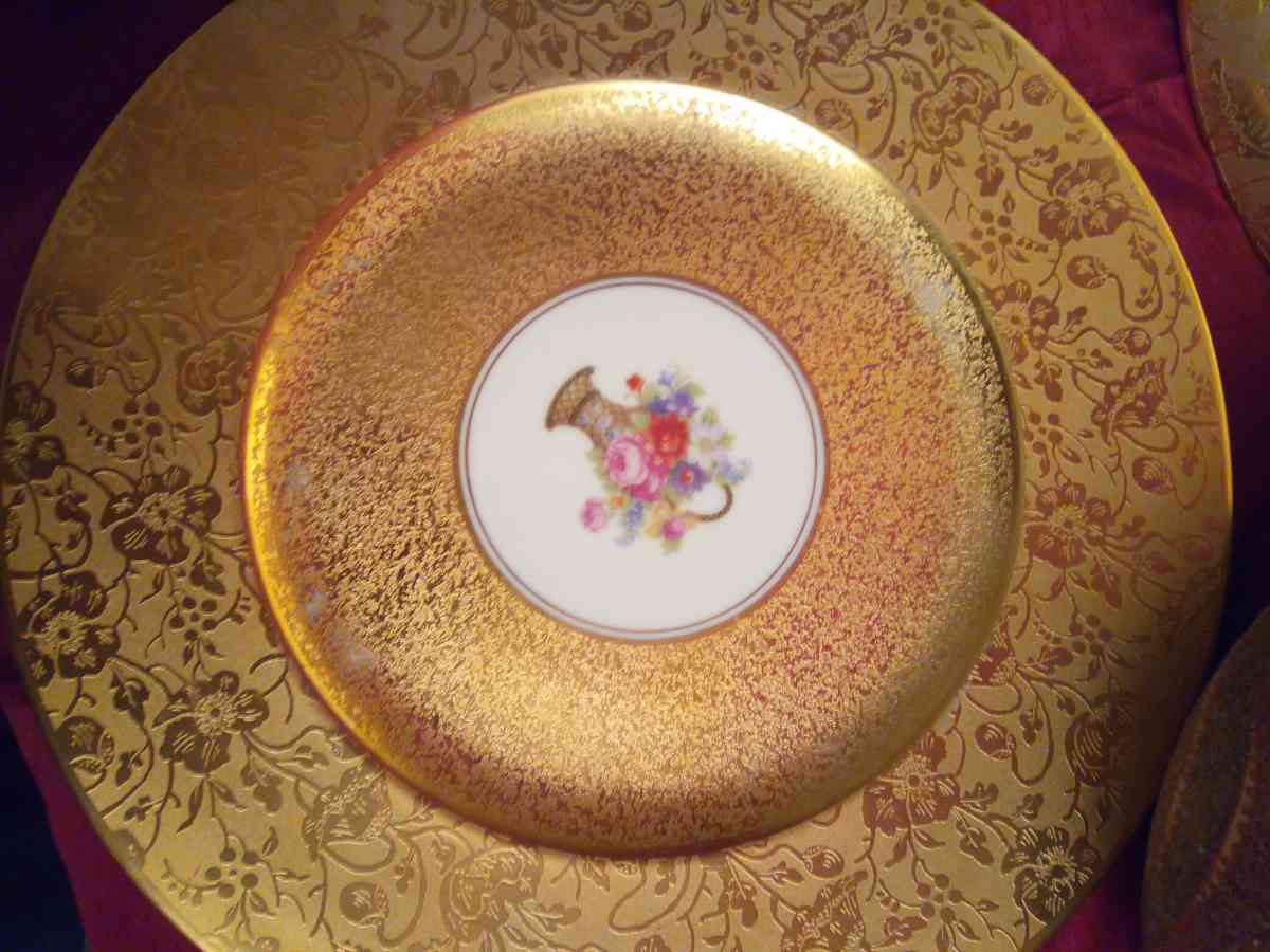 7 GOLD ANTIQUE CHINA PLATES