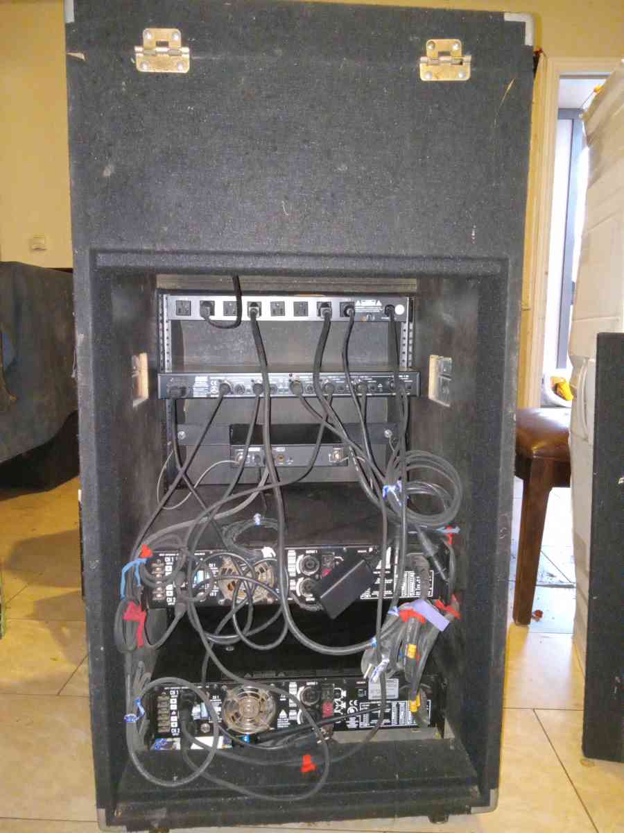 Estoy vendiendo sonido completo cerwin vega en 1350