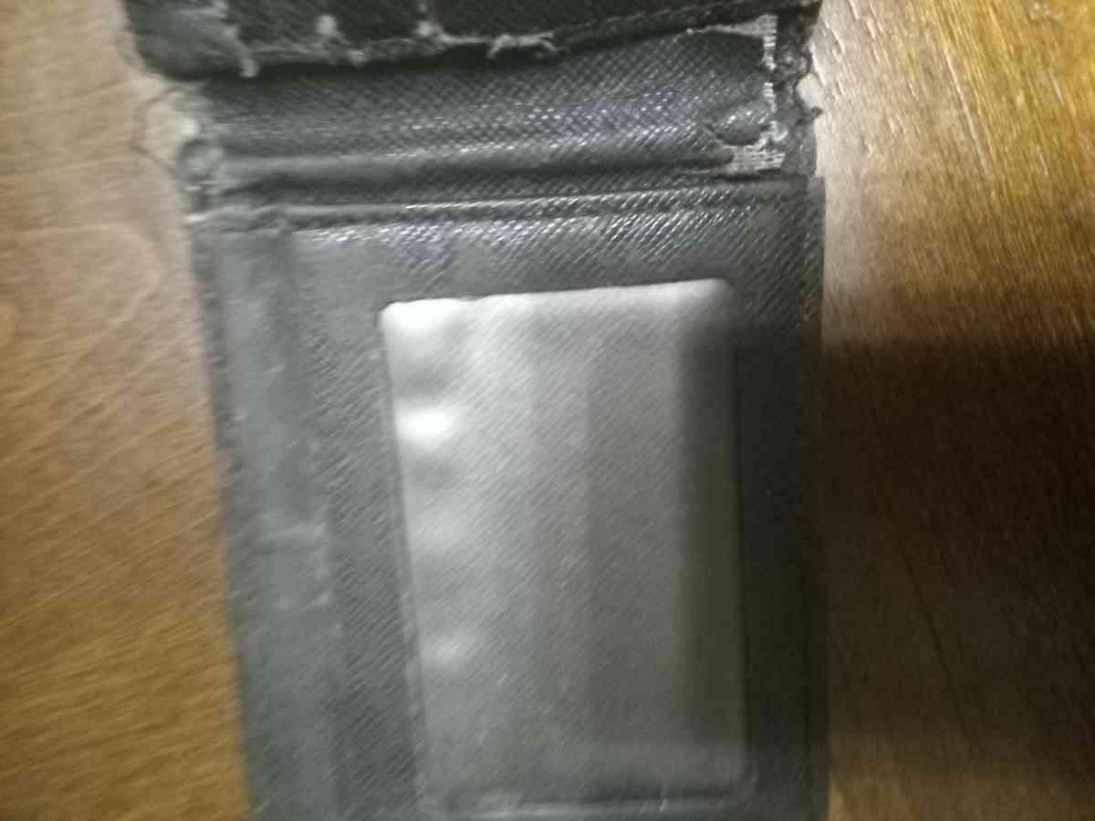 used LV WALLET