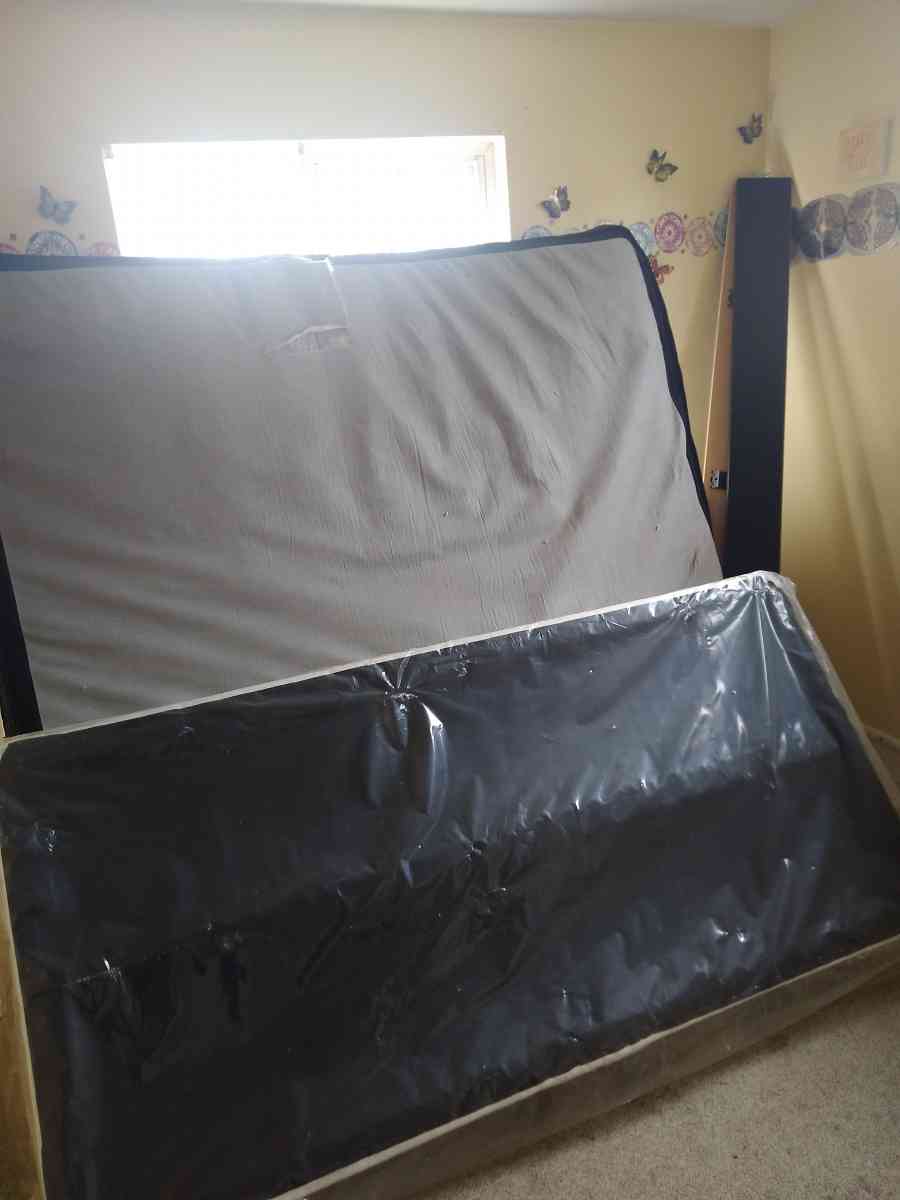 King size bed Marble and Redwood