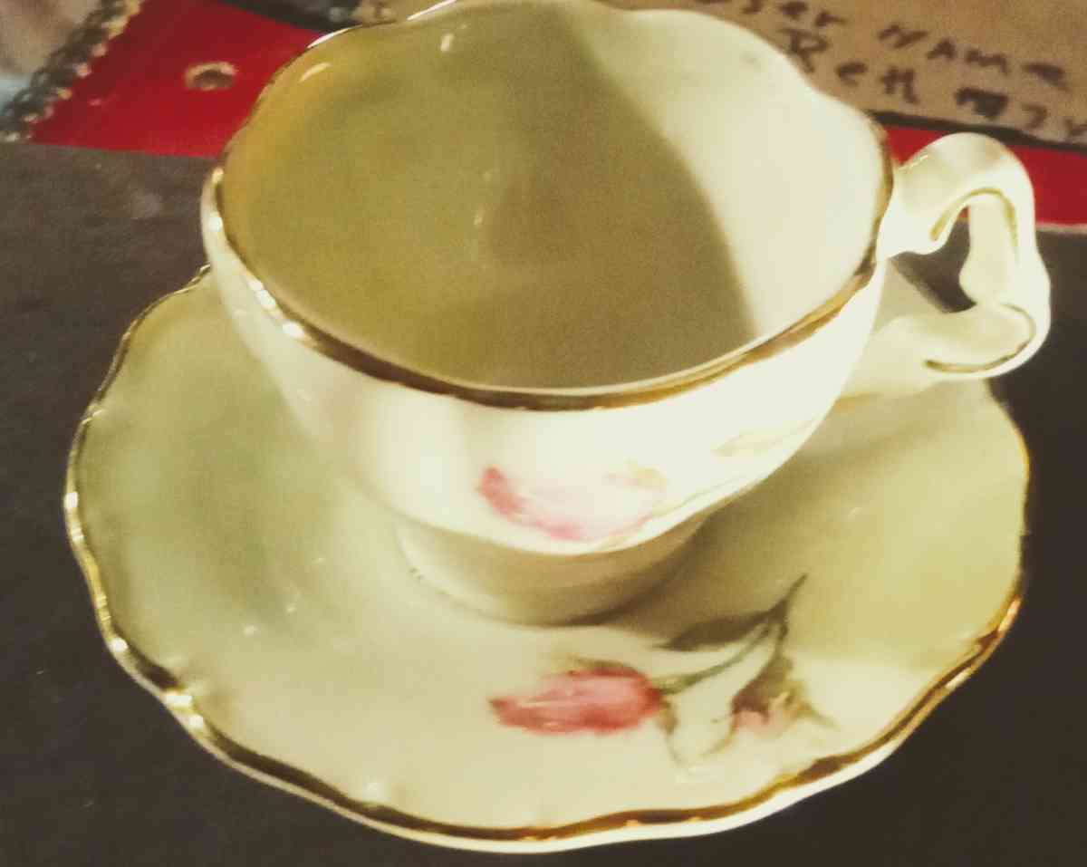 Decorative TEA CUP AND SAUCE ATTACHED HANGING ORTIMENT