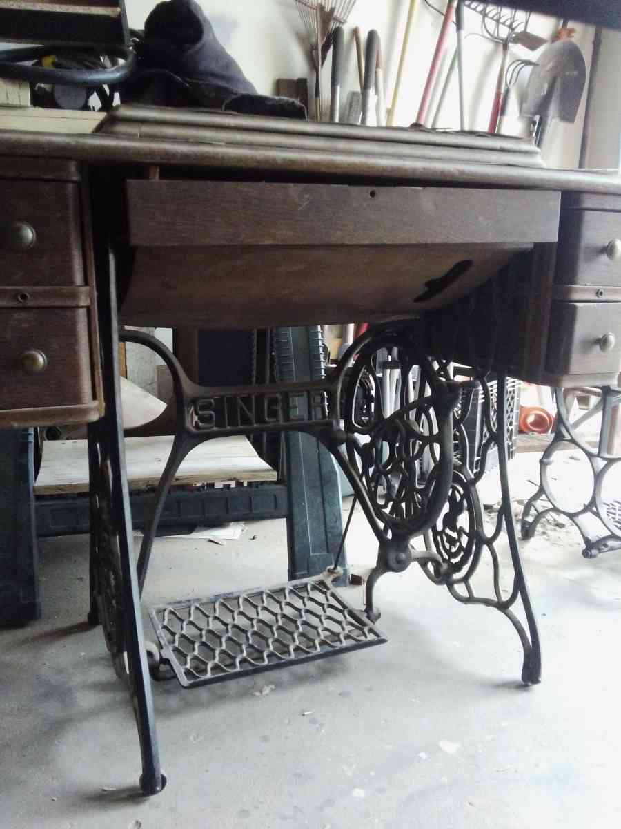 1920 singer sewing machine with treadle and table