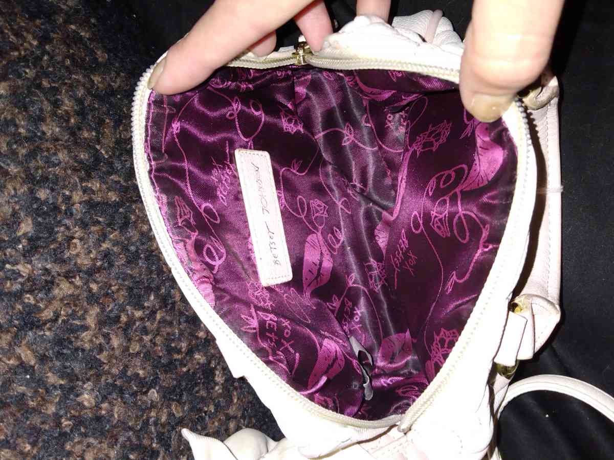 BETSEY JOHNSON HANDBAG AND CROSSBODY PURSES