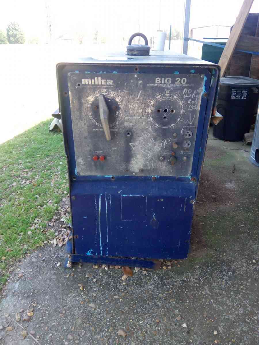 Big 20 Miller welder Gas engine runs and welds good