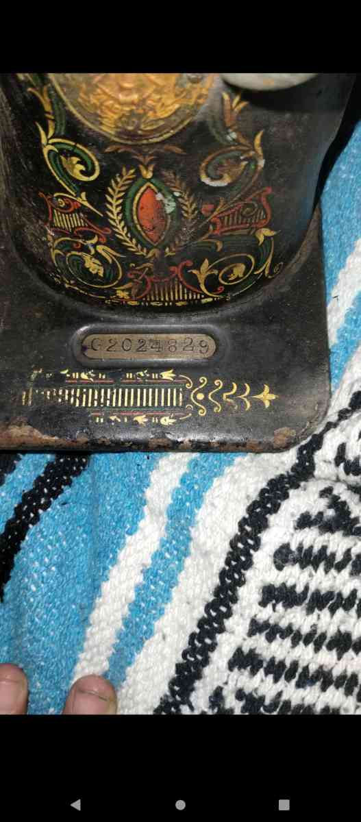 1920 singer sewing machine with treadle and table