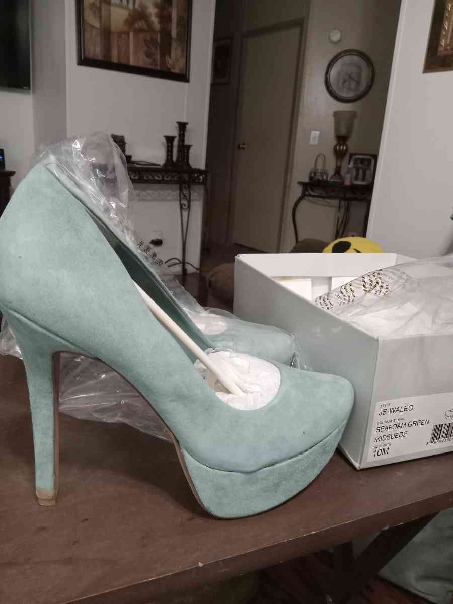 Multiple pairs of heels