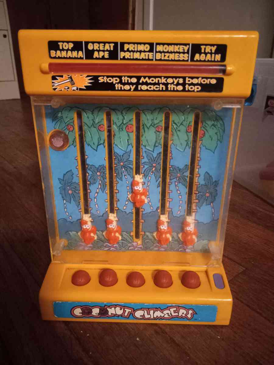 Vintage  1993 cocanut climbers arcade table top game