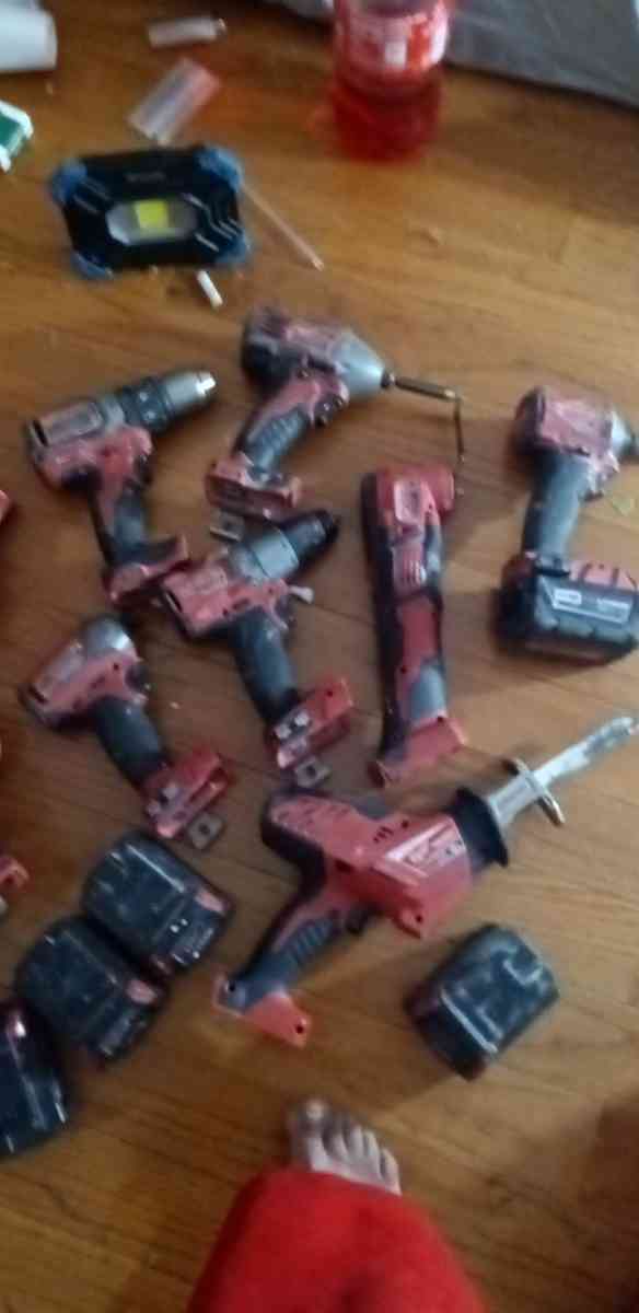 Milwaukee drills skill saw saw sAw battery