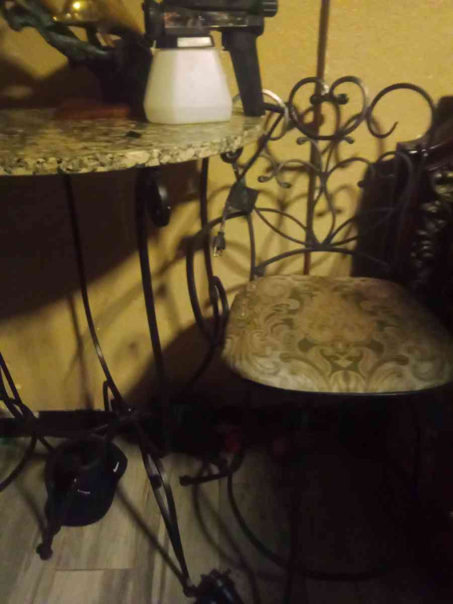 Bistro type Wrought Iron Table w Chairs